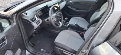 Renault Clio 2024 — foto 6 de 14