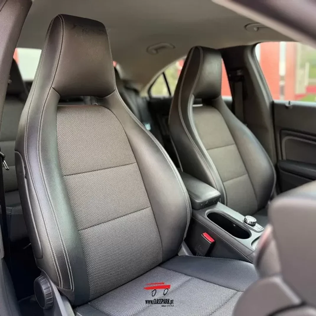 Mercedes-Benz CLA 180 2015 - 17500 EUR, 184000 km - AUTO.MOTO.pt - 184000km - foto 12 de 22