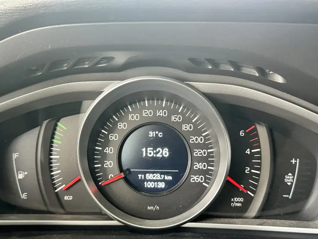Volvo V40 2018 - 16890 EUR, 100139 km - 100139km - foto 11 de 21