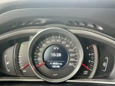 Volvo V40 2018 - 16890 EUR, 100139 km - 100139km - foto 11 de 21