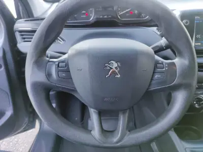 Peugeot 208 2019 - 8250 EUR, 213927 km - AUTO.MOTO.pt - 213927km - foto 16 de 22