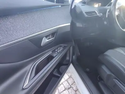 Peugeot 3008 2017 - 16900 EUR, 96000 km - 96000km - foto 14 de 23