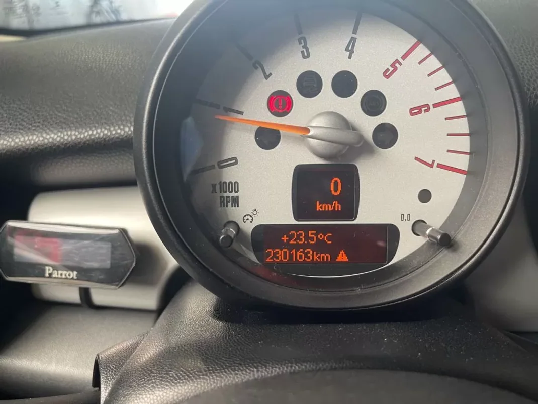 MINI One 2011 - 8500 EUR, 230000 km - AUTO.MOTO.pt - 230000km - foto 24 de 35