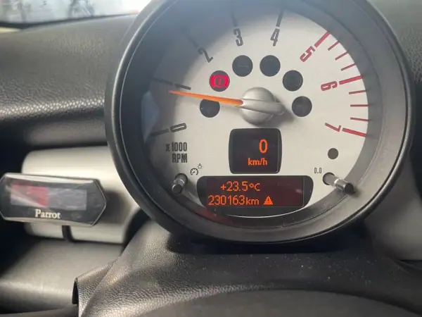 MINI One 2011 - 8500 EUR, 230000 km - AUTO.MOTO.pt - 230000km - foto 24 de 35