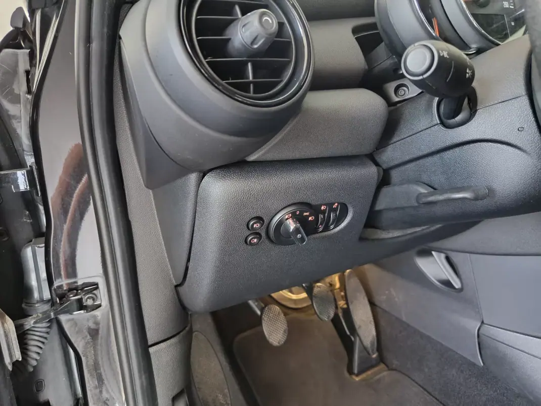 MINI Cooper 2019 - 16200 EUR, 80000 km - 80000km - foto 32 de 52