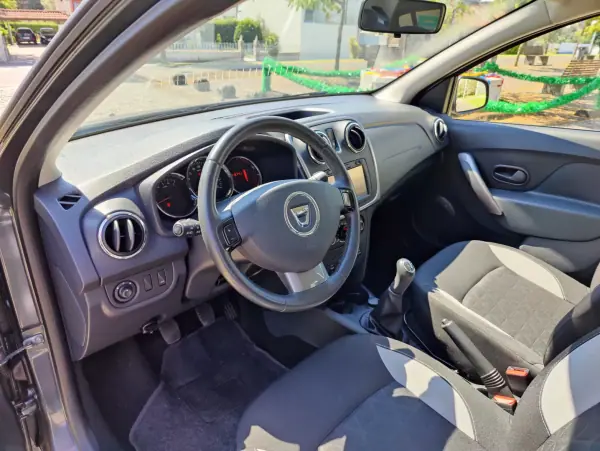 Dacia Sandero 2016 - 8950 EUR, 41927 km - AUTO.MOTO.pt - 41927km - foto 7 de 12
