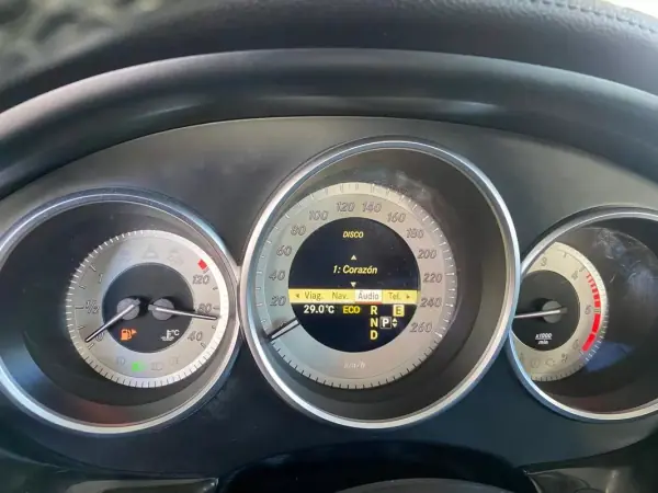 Mercedes-Benz CLS 250 2011 - 18500 EUR, 199900 km - AUTO.MOTO.pt - 199900km - foto 11 de 43
