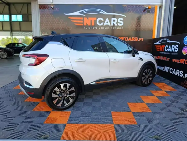 Renault Captur 1.0 TCe Techno 2023 Gasolina — 107 810 km · Faro Renault Captur 1.0 TCe Techno 2023 Gasolina