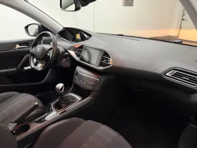 Peugeot 308 2017 - 11990 EUR, 112000 km - 112000km - foto 5 de 19