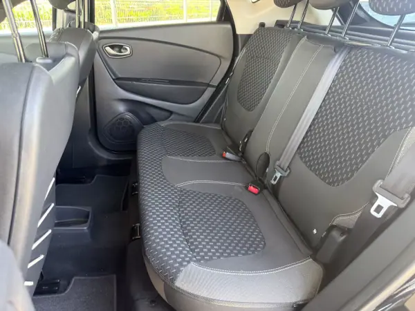Renault Captur 2018 - 12990 EUR, 113813 km - AUTO.MOTO.pt - 113813km - foto 13 de 20