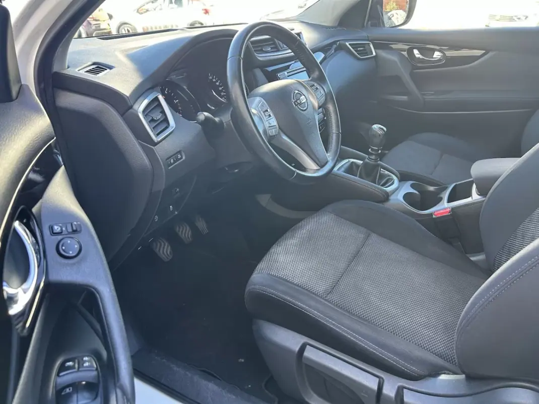 Nissan Qashqai 2017 - 17750 EUR, 67800 km - AUTO.MOTO.pt - 67800km - foto 5 de 17