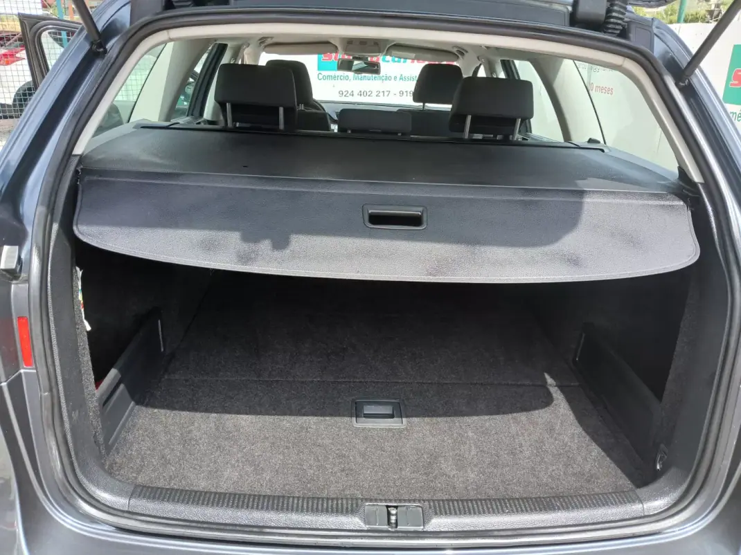 Volkswagen Passat Variant 2010 - 7750 EUR, 149120 km - AUTO.MOTO.pt - 149120km - foto 26 de 27