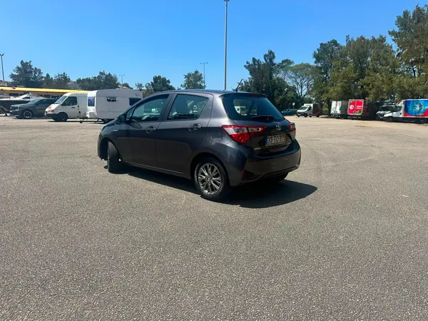 Toyota Yaris 2017 - 14500 EUR, 110000 km - AUTO.MOTO.pt - 110000km - foto 4 de 14