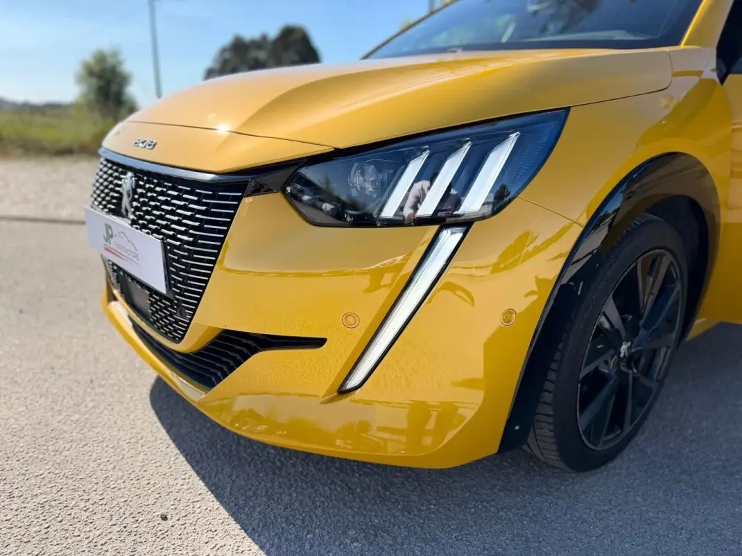 Peugeot 208 2022 - 16900 EUR, 69600 km - AUTO.MOTO.pt - 69600km - foto 10 de 21