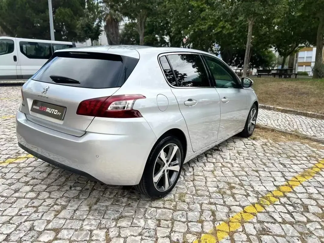 Peugeot 308 2015 - 11900 EUR, 210000 km - AUTO.MOTO.pt - 210000km - foto 7 de 36