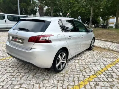 Peugeot 308 2015 - 11900 EUR, 210000 km - AUTO.MOTO.pt - 210000km - foto 7 de 36