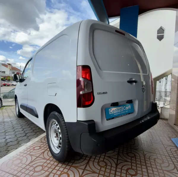 Opel COMBO 2023 - 15950 EUR, 82000 km - AUTO.MOTO.pt - 82000km - foto 8 de 24
