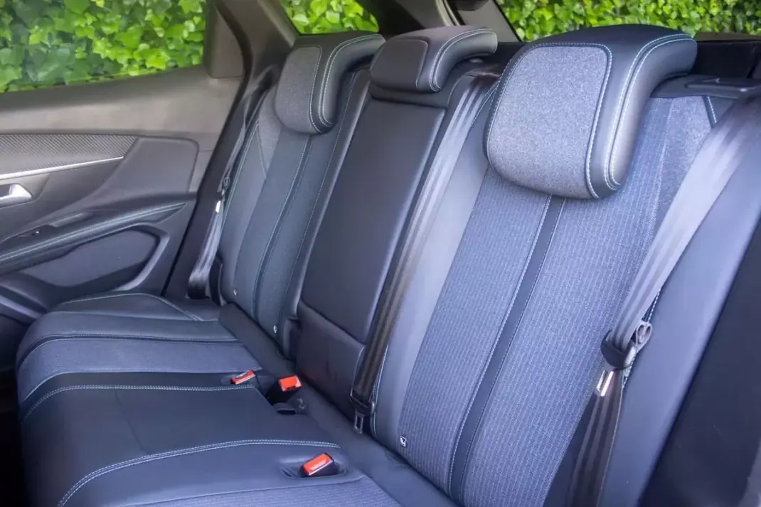 Peugeot 3008 2021 - 23500 EUR, 125000 km - AUTO.MOTO.pt - 125000km - foto 13 de 17