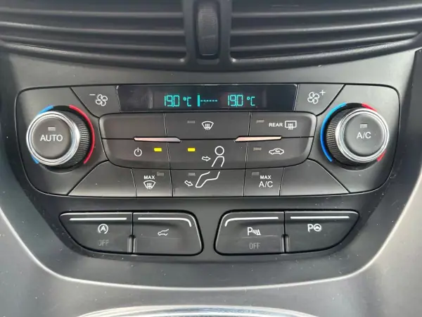 Ford Kuga 2017 - 15450 EUR, 78000 km - AUTO.MOTO.pt - 78000km - foto 46 de 60