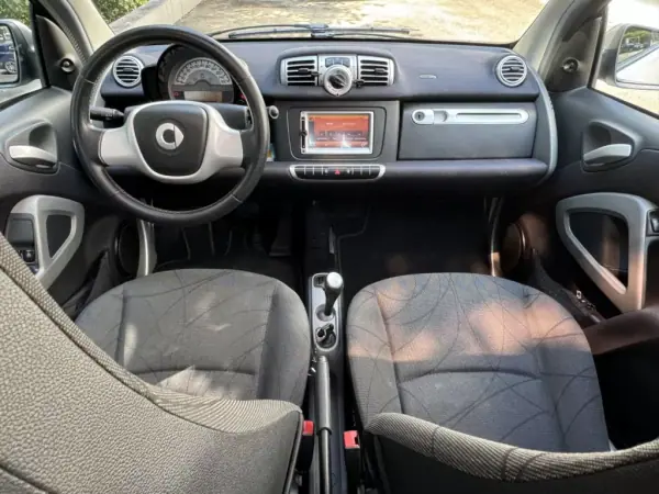 Smart Fortwo Cabrio 2013 - 8550 EUR, 173500 km - AUTO.MOTO.pt - 173500km - foto 14 de 27