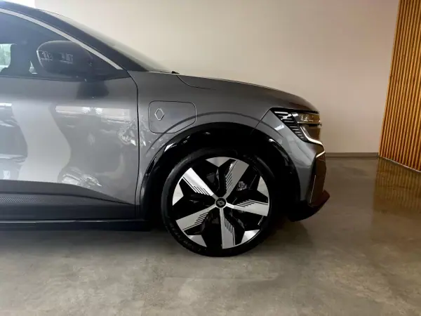 Renault Mégane E-Tech 2023 - 25500 EUR, 58000 km - AUTO.MOTO.pt - 58000km - foto 46 de 121
