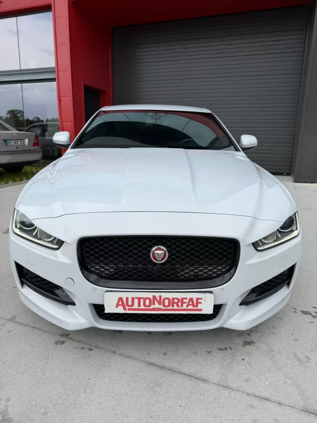 Jaguar XE 2018 - 17000 EUR, 273353 km - AUTO.MOTO.pt - 273353km - foto 4 de 20