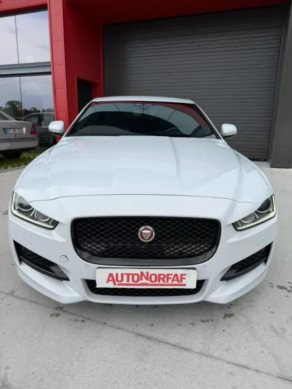 Jaguar XE 2018 - 17000 EUR, 273353 km - AUTO.MOTO.pt - 273353km - foto 4 de 20