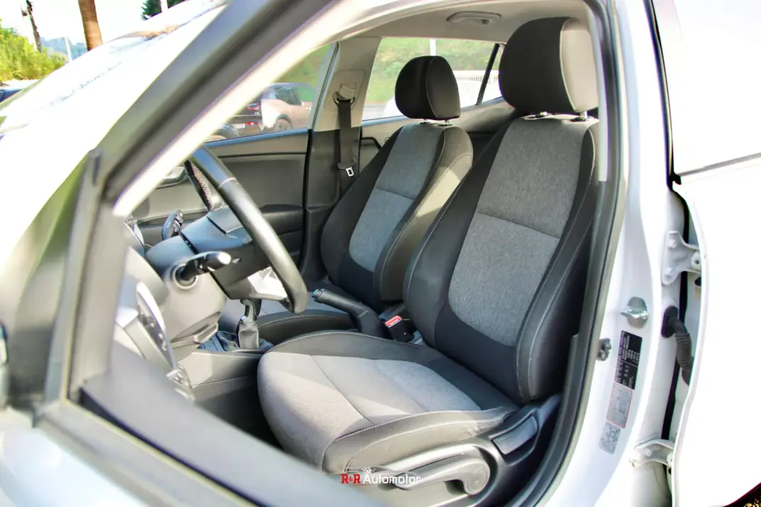 Kia Stonic 2021 - 13990 EUR, 128000 km - AUTO.MOTO.pt - 128000km - foto 13 de 29