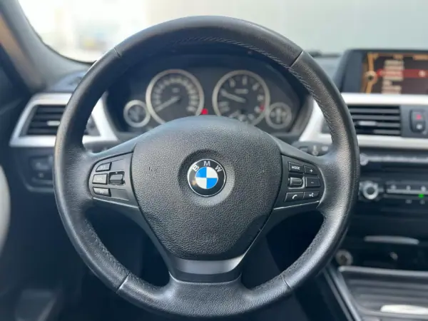 BMW 320 2013 - 13000 EUR, 198273 km - AUTO.MOTO.pt - 198273km - foto 10 de 13