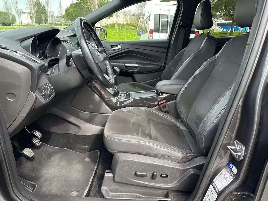 Ford Kuga 2017 - 16490 EUR, 75000 km - AUTO.MOTO.pt - 75000km - foto 37 de 60