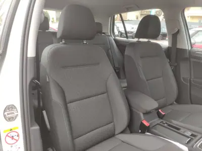 Volkswagen e-Golf 2019 - 15900 EUR, 81000 km - AUTO.MOTO.pt - 81000km - foto 20 de 26