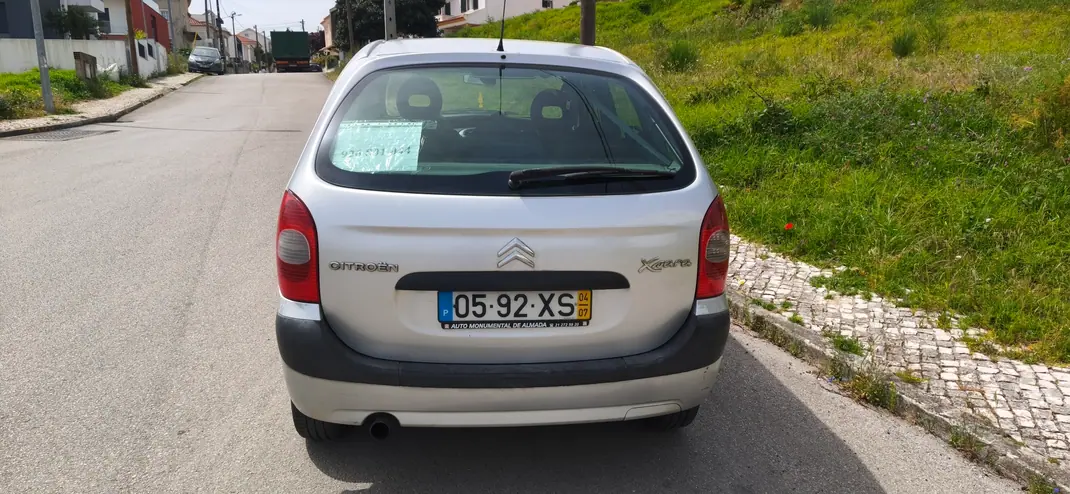Citroën Xsara Picasso 2004 - 2550 EUR, 200650 km - AUTO.MOTO.pt - 200650km - foto 5 de 11