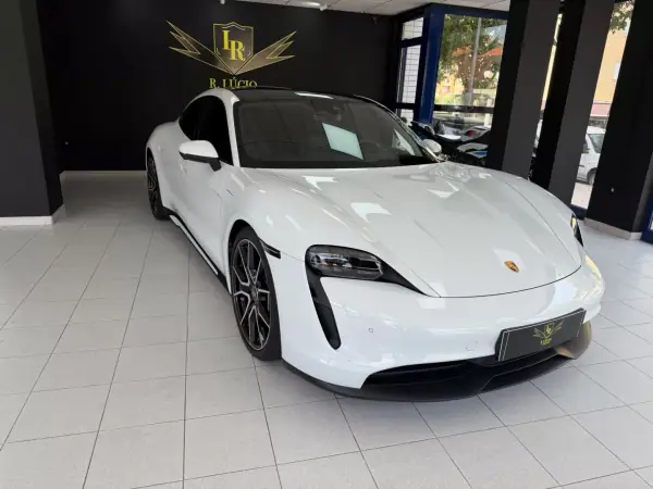 Porsche Taycan bateria Performance Plus 2023 Elétrico — 46 411 km · Porto Porsche Taycan bateria Performance Plus 2023 Elétrico