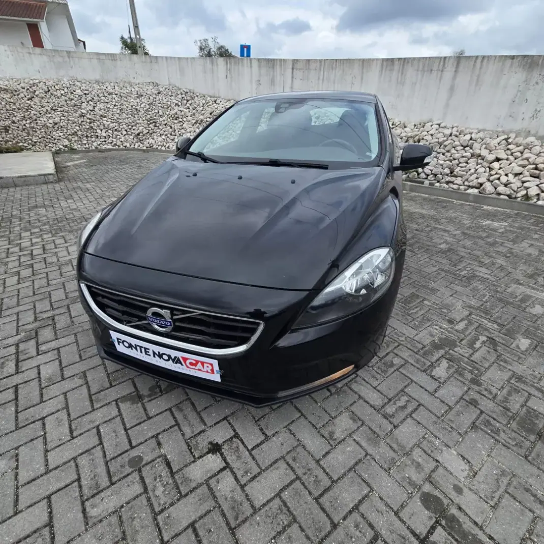 Volvo V40 2016 - 14500 EUR, 118000 km - AUTO.MOTO.pt - 118000km - foto 8 de 18