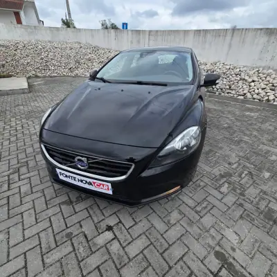 Volvo V40 2016 - 14500 EUR, 118000 km - AUTO.MOTO.pt - 118000km - foto 8 de 18