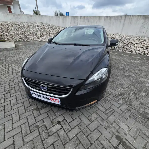 Volvo V40 2016 - 14500 EUR, 118000 km - AUTO.MOTO.pt - 118000km - foto 8 de 18