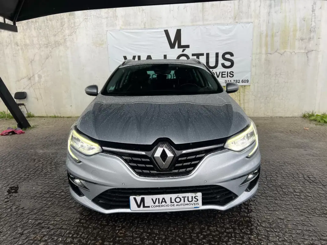 Renault Mégane 2021 - 17000 EUR, 91200 km - AUTO.MOTO.pt - 91200km - foto 3 de 10