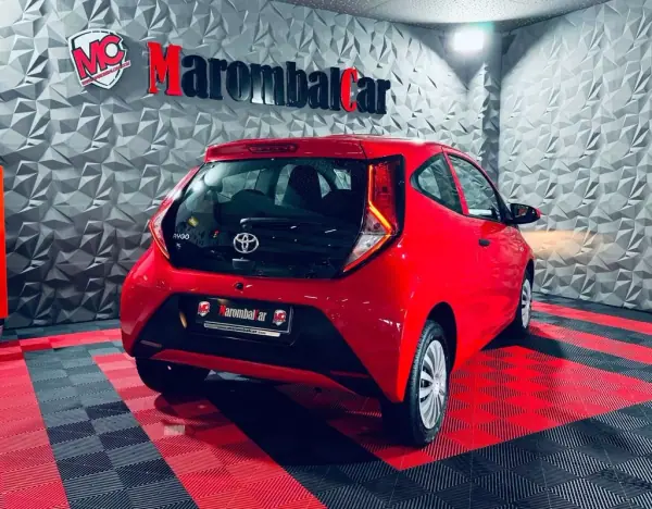 Toyota Aygo 2019 - 10750 EUR, 126299 km - AUTO.MOTO.pt - 126299km - foto 7 de 35