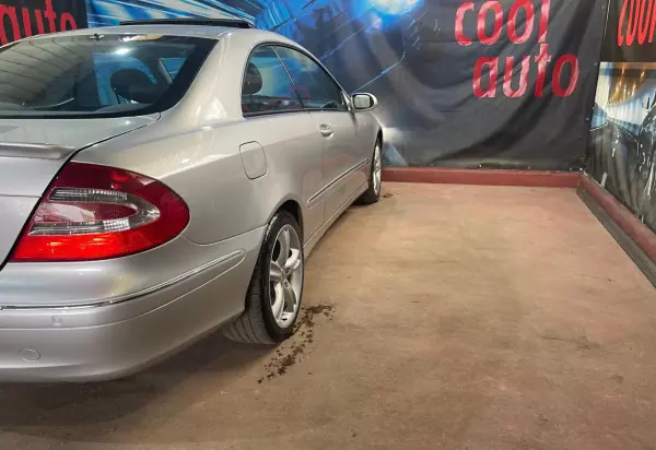 Mercedes-Benz CLK 220 2005 - 10999 EUR, 223000 km - AUTO.MOTO.pt - 223000km - foto 18 de 44