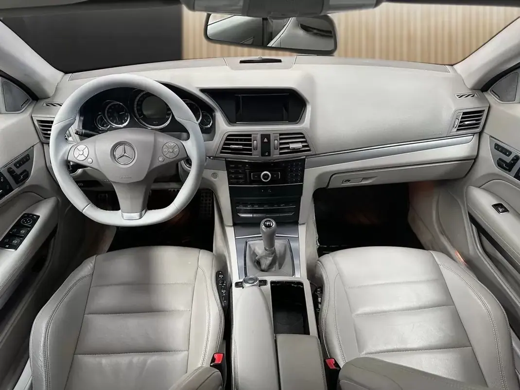 Mercedes-Benz E 250 2011 - 13800 EUR, 336000 km - AUTO.MOTO.pt - 336000km - foto 8 de 19