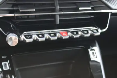 Peugeot 2008 2021 - 18700 EUR, 48176 km - AUTO.MOTO.pt - 48176km - foto 17 de 32