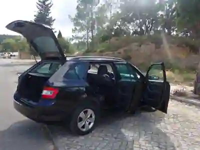 Skoda Fabia Break 2018 - 8900 EUR, 84000 km - AUTO.MOTO.pt - 84000km - foto 7 de 17