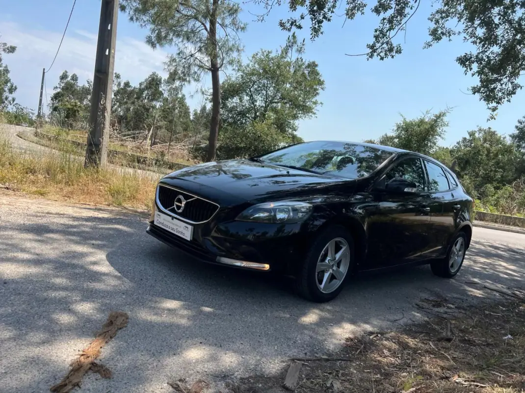 Volvo V40 2017 - 15900 EUR, 120000 km - AUTO.MOTO.pt - 120000km - foto 16 de 39