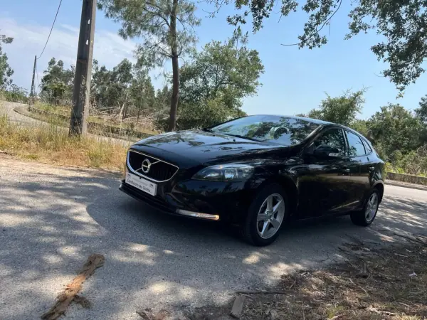 Volvo V40 2017 - 15900 EUR, 120000 km - AUTO.MOTO.pt - 120000km - foto 16 de 39