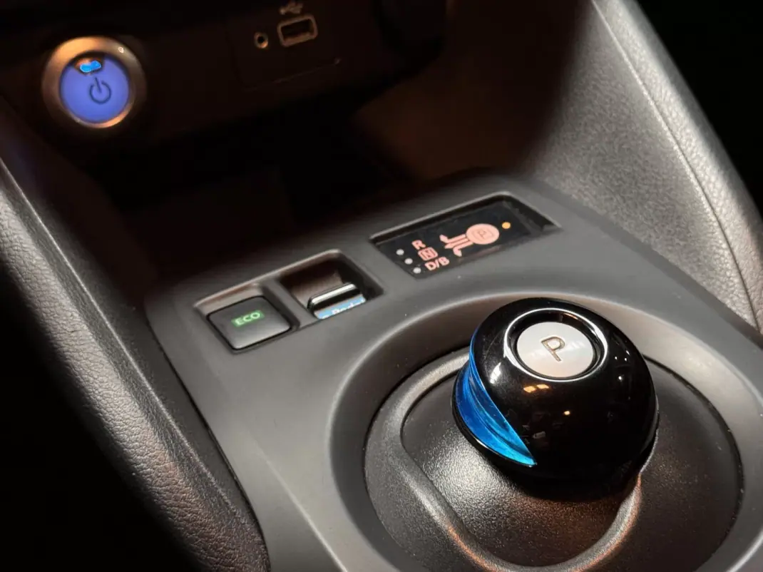 Nissan Leaf 2022 - 15990 EUR, 95500 km - AUTO.MOTO.pt - 95500km - foto 26 de 32