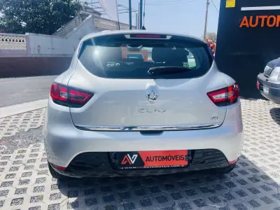 Renault Clio 2015 - 9950 EUR, 192514 km - AUTO.MOTO.pt - 192514km - foto 6 de 12