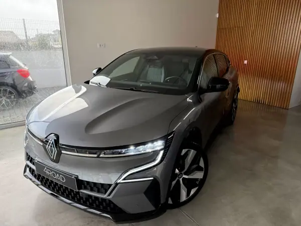 Renault Mégane E-Tech 2023 - 25500 EUR, 58000 km - AUTO.MOTO.pt - 58000km - foto 2 de 121