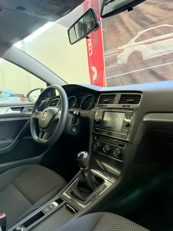 Volkswagen Golf 2018 - 14900 EUR, 138000 km - AUTO.MOTO.pt - 138000km - foto 6 de 9