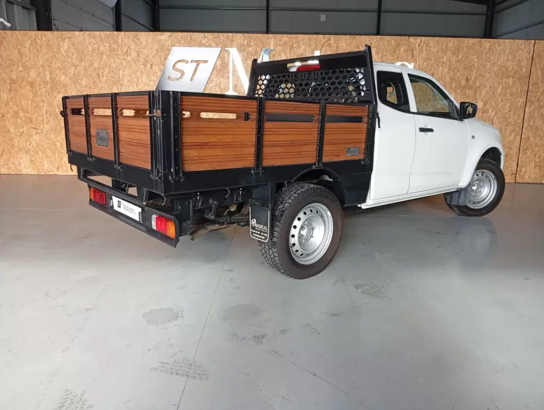 Isuzu D-MAX 2.5 4WD 2022 - 32900 EUR, 57200 km - AUTO.MOTO.pt - 57200km - foto 4 de 15