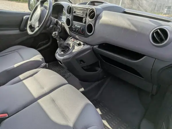 Citroën Berlingo 2016 - 8750 EUR, 220000 km - AUTO.MOTO.pt - 220000km - foto 3 de 10